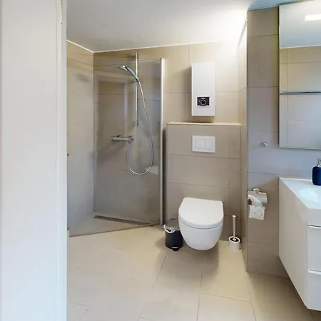 Gemuetliche Souterrain-wohnung Mit Blick Ins Gruene *